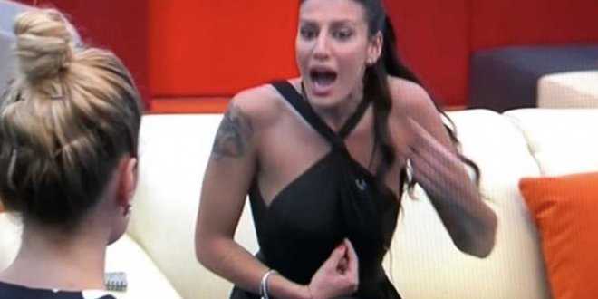 Grande Fratello 15, scontro epico Patrizia vs Mariana: “Gatta morta, schifosa!”