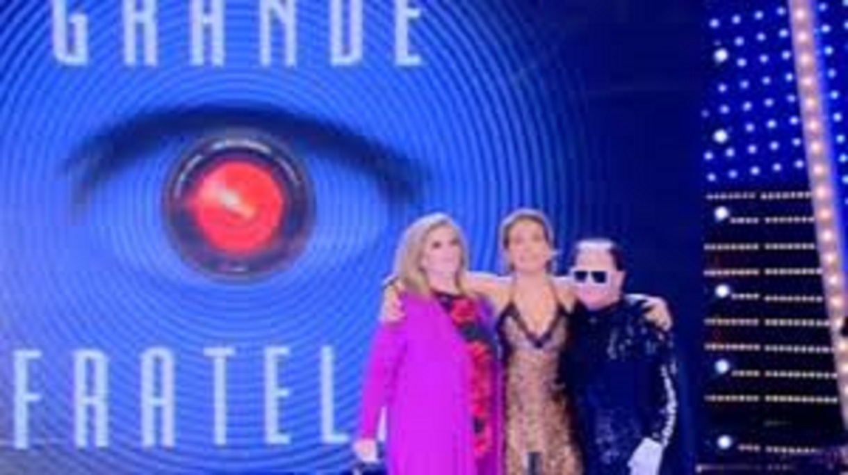 Grande Fratello 16: esordio vincente per Barbara d’Urso, Angela è la prima eliminata