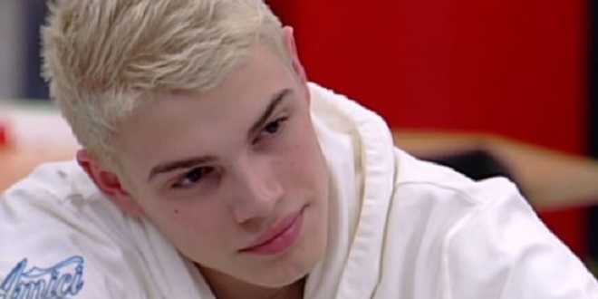 Amici 17: clamorosa figuraccia di Biondo durante un’esibizione
