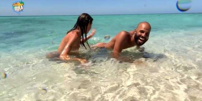 Isola dei Famosi 2018, Bianca Atzei tradisce Jonathan e lui reagisce male