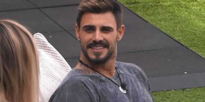 Grande Fratello Vip 2018, concorrenti: Francesco triste per Giulia? Intanto, fa qualcosa di speciale