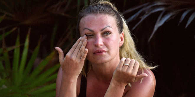 Isola dei Famosi 2018, dietro il corna-gate c’è sempre la Henger?