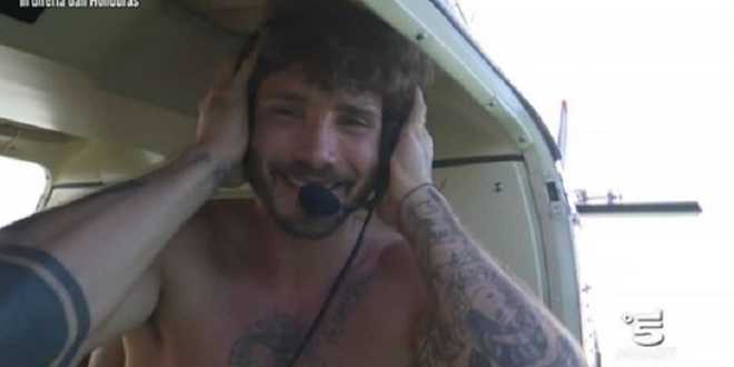 Isola dei Famosi 2018, fan spietati con Stefano Di Martino! Gravi accuse per lui