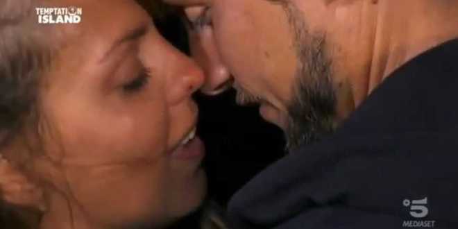 Temptation Island 2018, scatta il tradimento: il bacio tanto atteso
