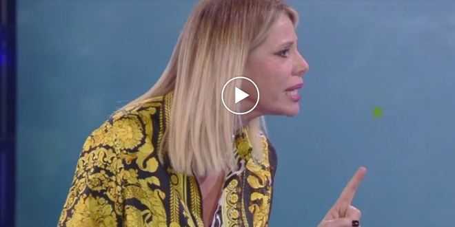 Isola dei Famosi 2018, Striscia la Notizia shock: “La Marcuzzi era ubriaca”