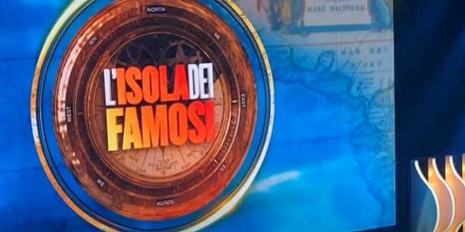 Isola dei Famosi 2022: confermati gli opinionisti, ma il reality rischia di non partire