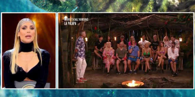 Isola dei Famosi 2022, un naufrago (sposato) sta per essere smascherato dalle amanti?