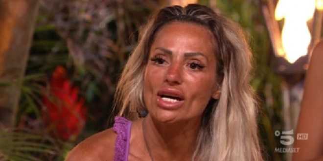 Isola dei Famosi 2022, ripescaggio in vista: Laura Maddaloni torna in gioco?