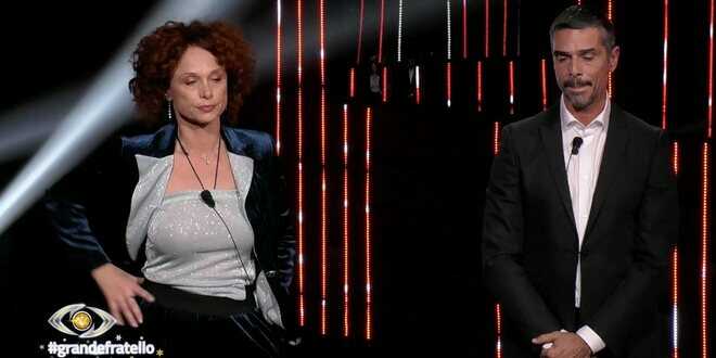 Grande Fratello 2023, gesto orribile di Massimiliano Varrese a Beatrice Luzzi: squalifica inevitabile?