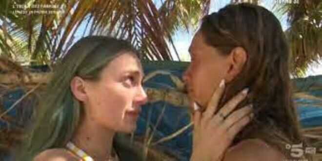 Isola dei Famosi 2023: Helena Prestes e Nikita Pelizon incantano le spiagge con  una lezione di yoga seducente