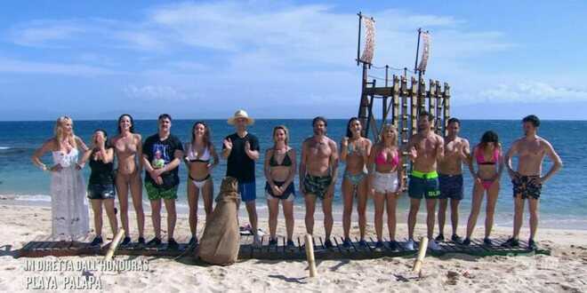 Isola dei Famosi 2024, altri due naufraghi allontanati da Playa Espinada: ritiro in vista?