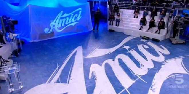 Amici 21, un allievo costretto a lasciare la scuola? L’annuncio di Maria De Filippi!