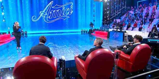 Amici 21, anticipazioni sabato 2 aprile 2022: due eliminati e un gradito ritorno
