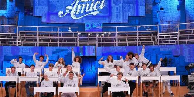 Amici 22, puntata 18 dicembre: arrivano tre nuove allieve, il talent torna nel 2023