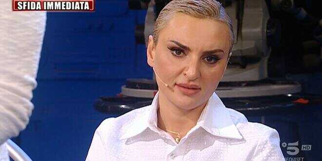 Amici 23, Arisa resta ma ad una precisa condizione: la richiesta a Maria De Filippi