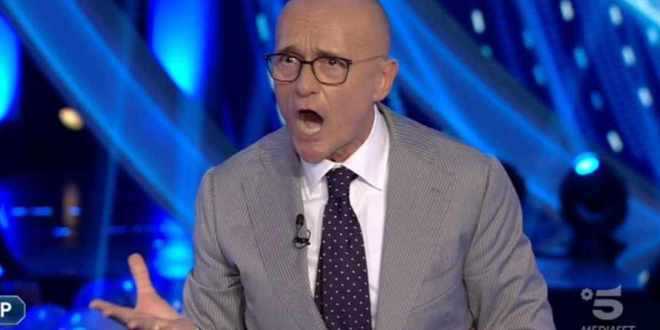 GF Vip 6, “Adesso basta!”: all’ennesima parolaccia di Lulù Selassié, Signorini sbotta