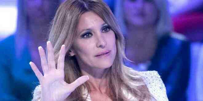 GF Vip 7, Adriana Volpe sbotta: “Alfonso Signorini mi ha fatto una proposta inaccettabile”