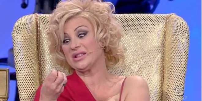 Anticipazioni Uomini e Donne, venerdì 7 aprile 2017: trono classico o over?