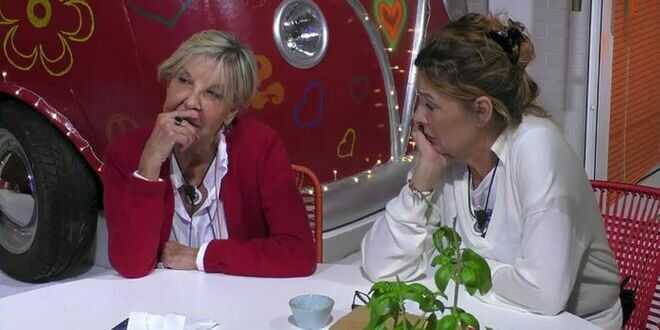 GF Vip 7, pranzo di Natale infuocato: scintille tra Wilma Goich e Patrizia Rossetti