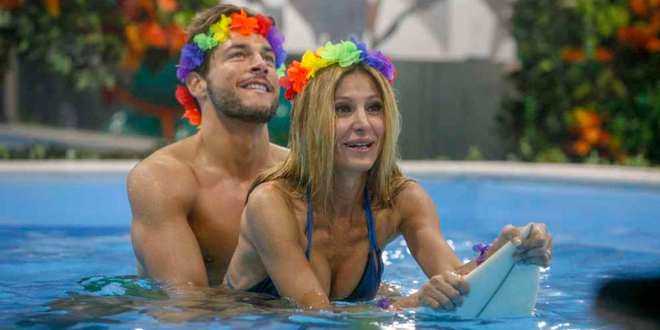 GF Vip, Adriana Volpe ha una tresca con Andrea Denver? L’opinionista imbarazzata