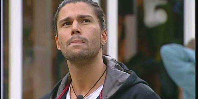 Grande Fratello VIP, aereo shock per Luca Onestini: “Ti amo, ti aspetto”