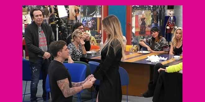 GF Vip, Alessandro Basciano e Sophie Codegoni: lui in ginocchio per la proposta di fidanzamento