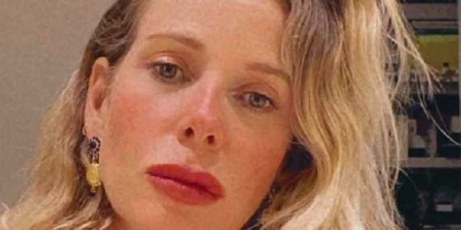 Alessia Marcuzzi, giorni duri per la figlia: “La sera preghiamo attraverso la porta”