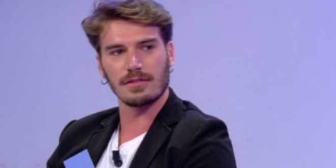 Uomini e Donne gossip: Alex Adinolfi fuori di sé in un video, preoccupazione per lui