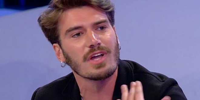 Uomini e Donne: Alex non riesce a riprendersi, parole di dolore per Rosa