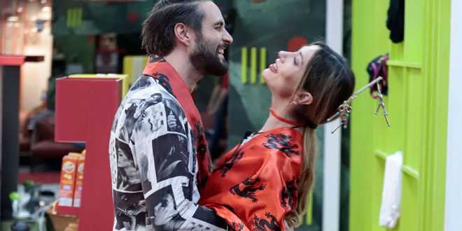 GF Vip, Alex e Soleil fuori controllo: lei lo tocca lì, lui ricambia così