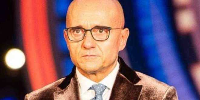GF Vip, Alfonso Signorini spara a zero sui concorrenti: “Alcuni sono davvero stupidi”