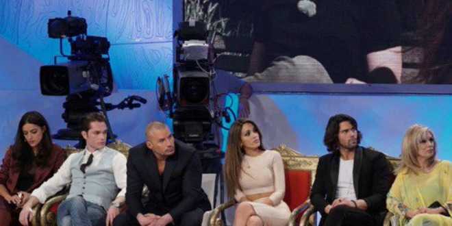 Uomini e Donne news, amatissima coppia del trono classico è in crisi