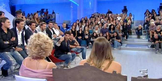 Uomini e Donne gossip: amatissima tronista oggi si sposa, spunta anche il pancino