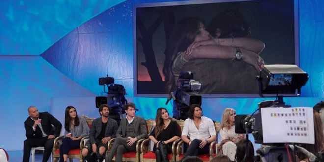 E’ amore tra una tronista di Uomini e Donne e un cantante di Amici