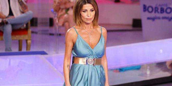 Uomini e Donne, Angela del trono over confessa: “Mi sto innamorando”