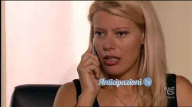 Anticipazioni Centovetrine, puntata 24 marzo 2015: Carol fa una telefonata importante