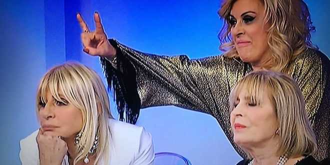Anticipazioni Uomini e Donne puntata del 03/10/2021, Tina cipollari umilia fortemente Gemma
