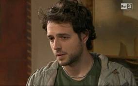 Anticipazioni Un posto al sole, puntata 14 maggio. Tommaso e una ex fiamma