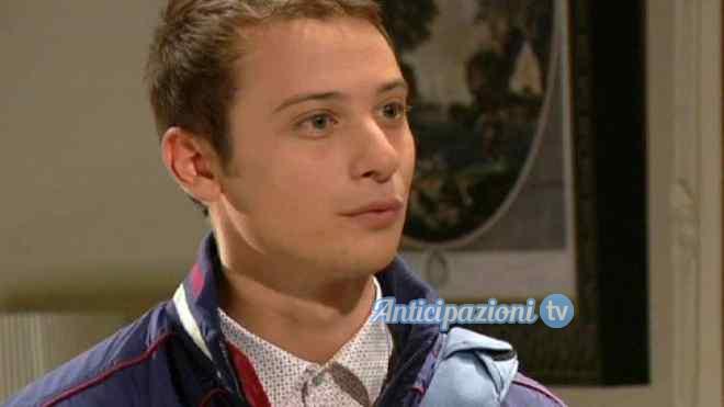 Anticipazioni Un posto al sole, puntata 21 aprile 2015: L’aggressione di Sandro e la profonda amarezza in lui