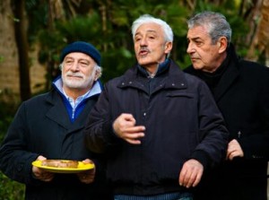 Anticipazioni Un posto al sole, puntata 26 giugno 2014: Renato e Raffaele in una sfida bizzarra