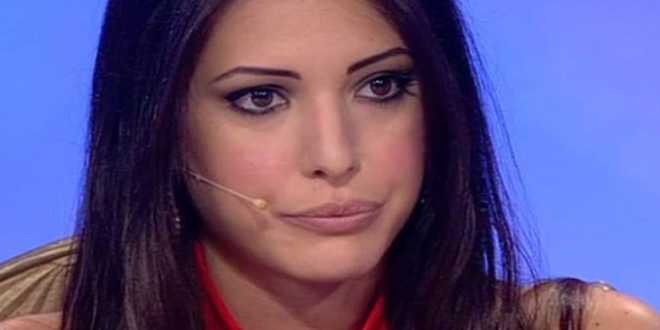 Anticipazioni Uomini e Donne: Clarissa si lascia andare a un bacio appassionato, Riccardo messo alle strette