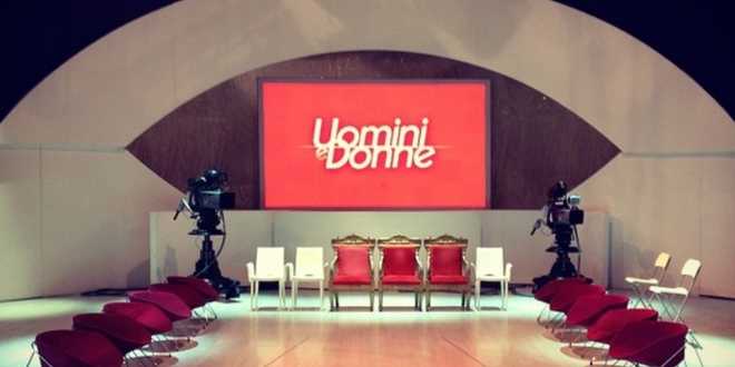 Anticipazioni Uomini e Donne, colpo di scena: domani esordisce il trono gay al femminile