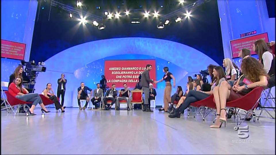 Anticipazioni Uomini e Donne: esterne Amedeo 9-11-2015, il tronista caccia Sophia!