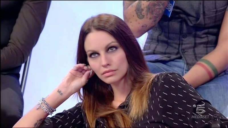 Anticipazioni Uomini e Donne: esterne di Gianmarco Valenza 21-10-2015, Laura lascia la trasmissione!