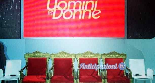 Anticipazioni Uomini e Donne: Raffaella Mennoia continua a lanciare segnali