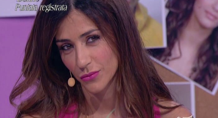 Anticipazioni Uomini e Donne, Raffaella Mennoia: il vero motivo della censura del bacio