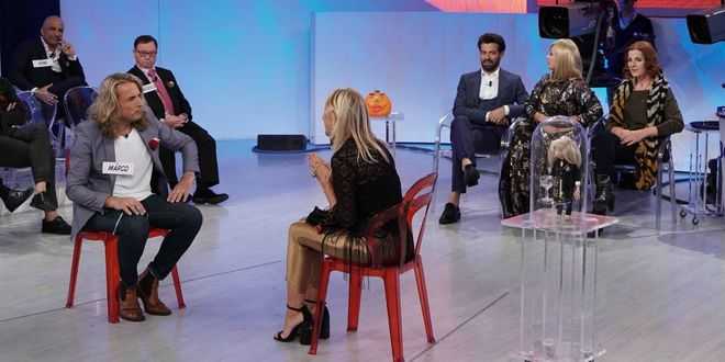 Anticipazioni Uomini e Donne: sospese le registrazioni del trono over, ecco perché