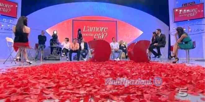 Anticipazioni Uomini e Donne: stupore per gli invitati alla scelta di Amedeo, la pagliacciata è dietro l’angolo?