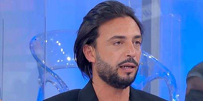 Uomini e Donne, Armando Incarnato arriva alle mani con un altro cavaliere: pubblico in rivolta