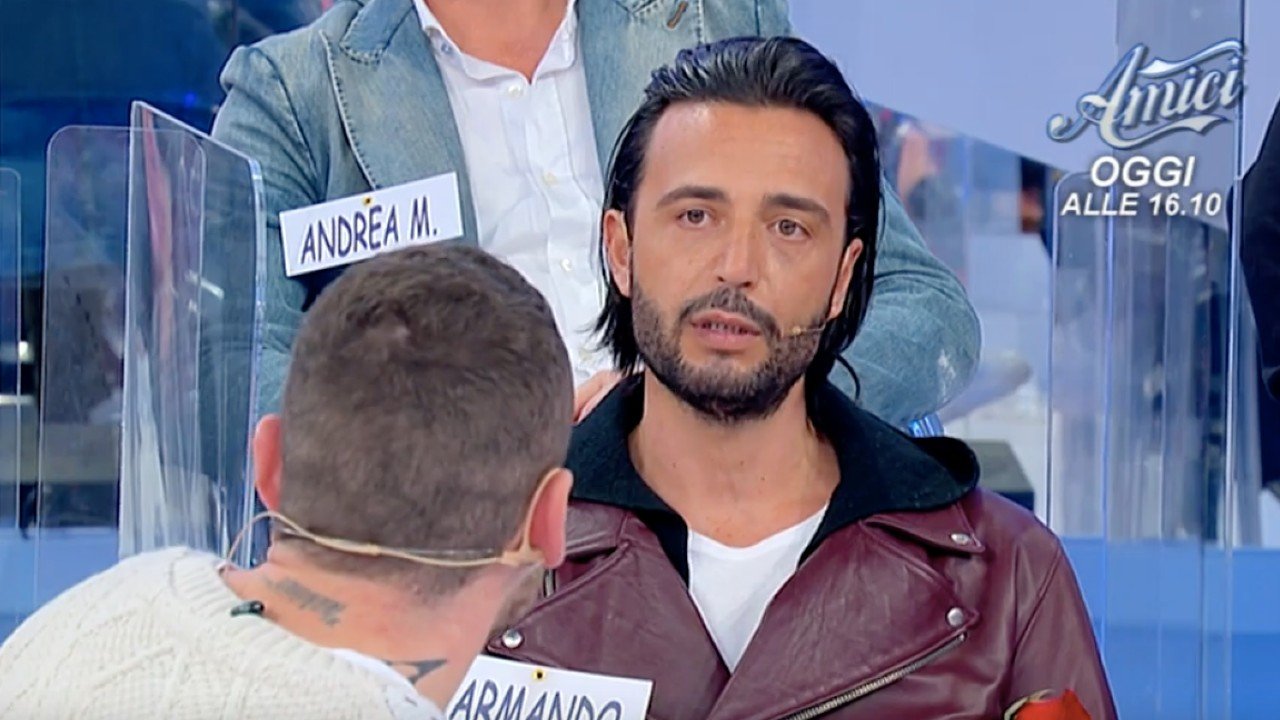 Uomini e Donne, Armando Incarnato fa piangere Matteo Ranieri: fischi in studio